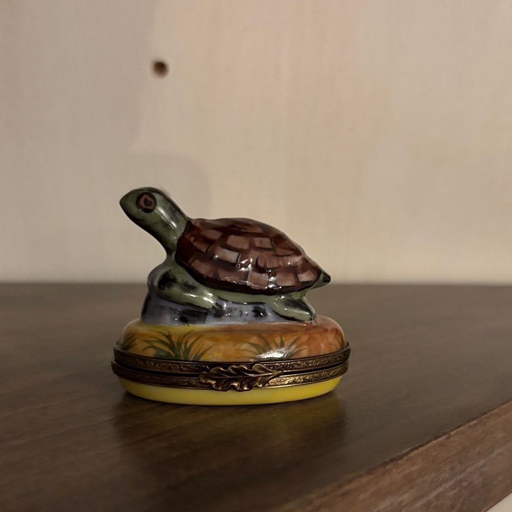 Vintage Limoges France Peint Main Turtle Trinket Box - Signed G.R.